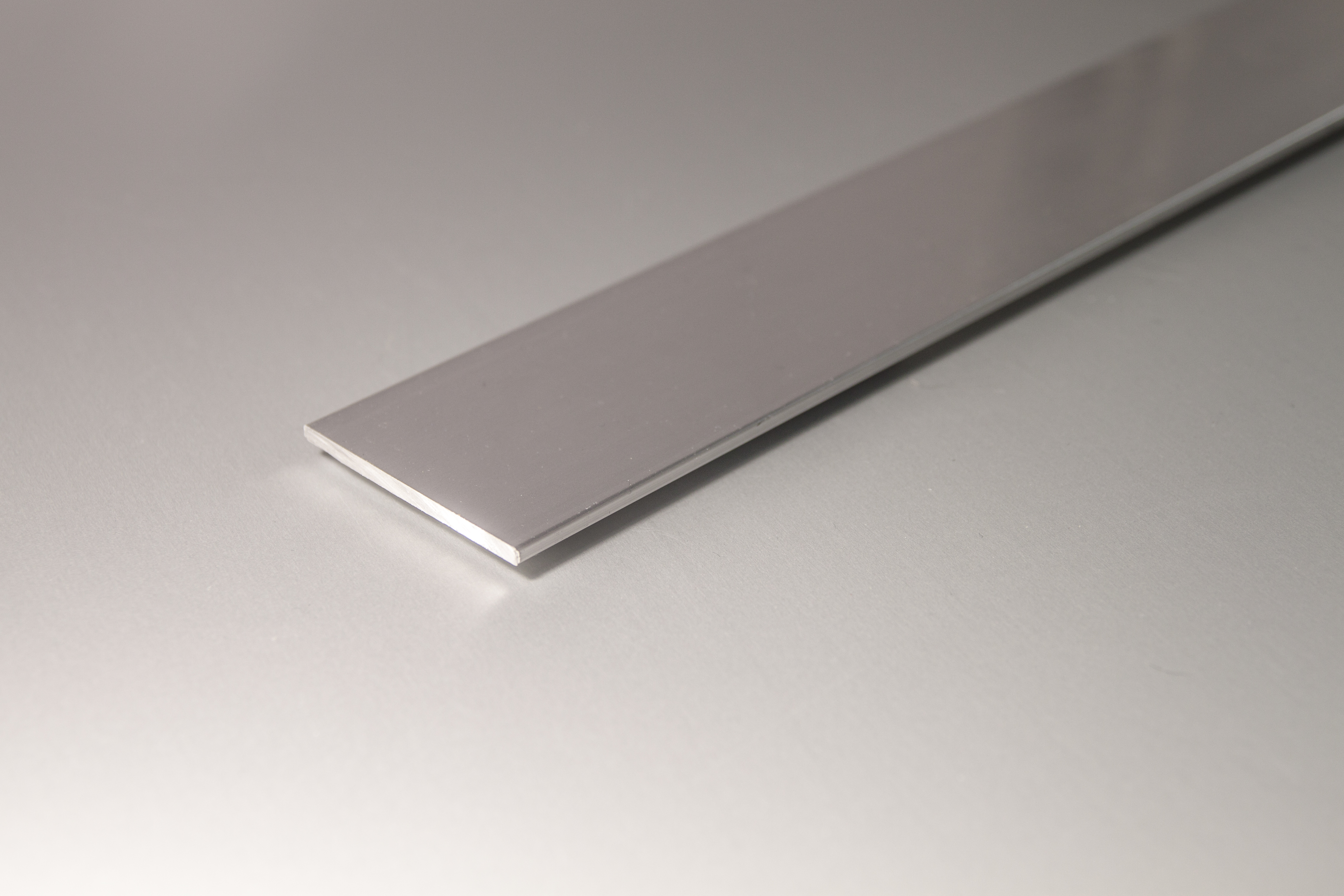 Burletes y Pletinas : Pletina Aluminio Anodizado Oro Adhesiva 37X12X0.83
